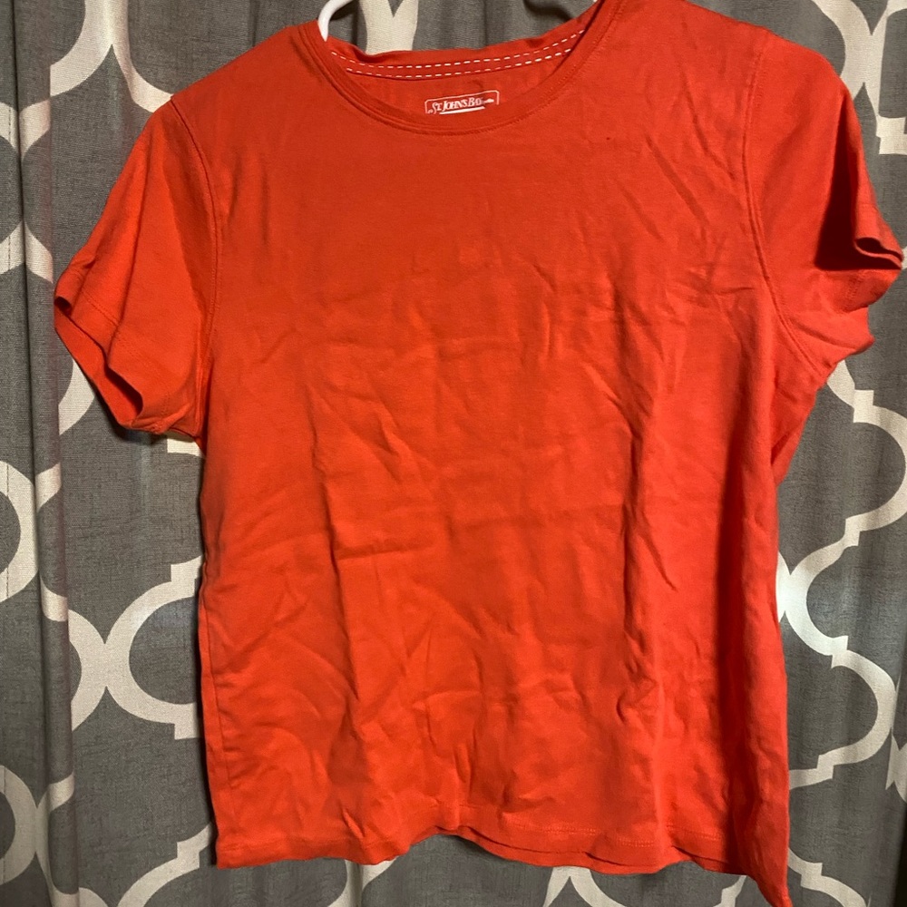 Women’s medium tee